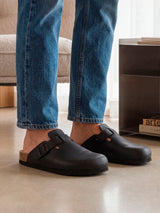Zueco Genuins Riva de piel engrasada en negro 