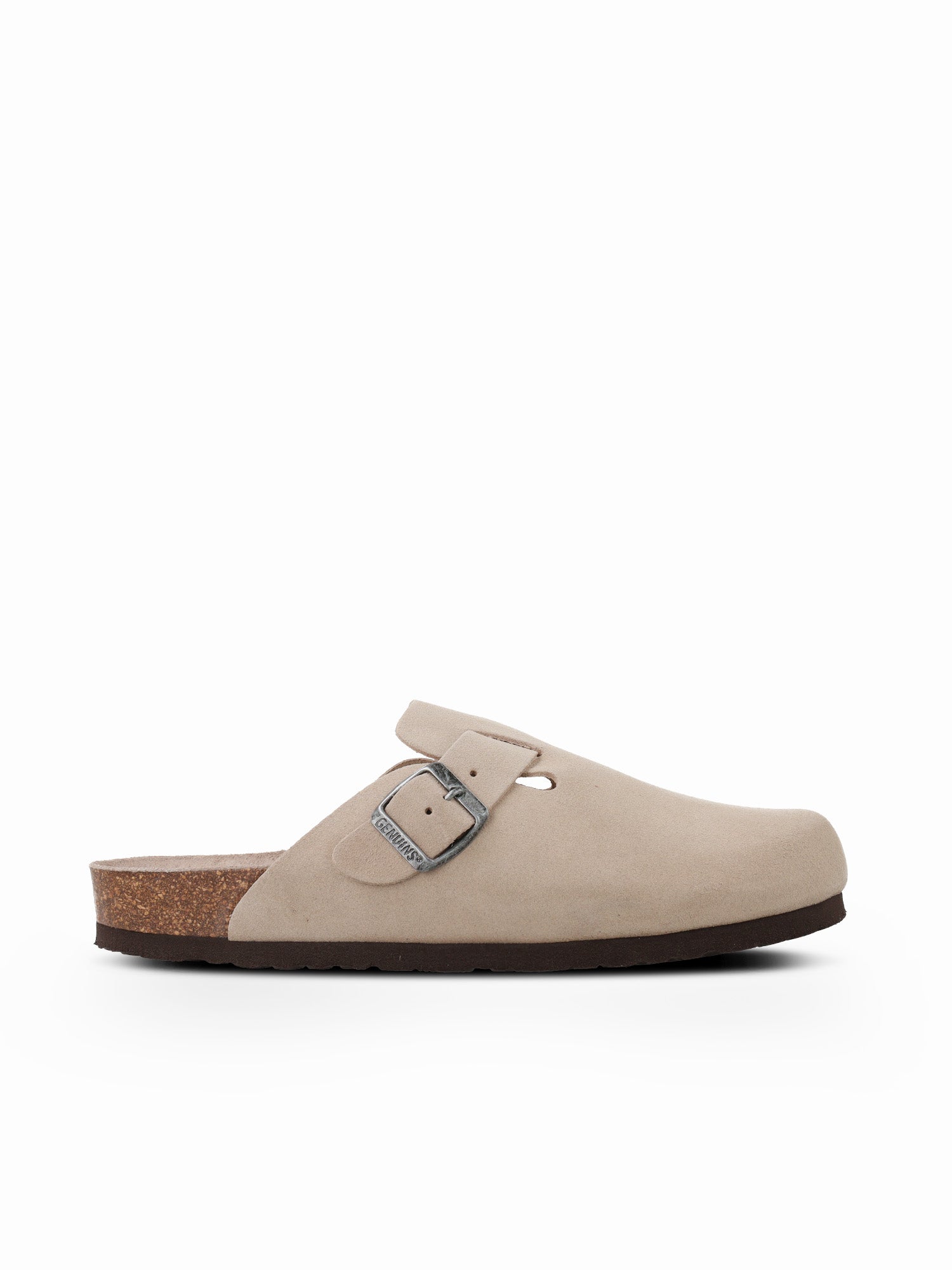 Zueco Genuins Riva  de piel serraje color taupe con planta anatómica de caucho corcho y hebilla ajustable metálica visto desde el lateral con fondo blanco.